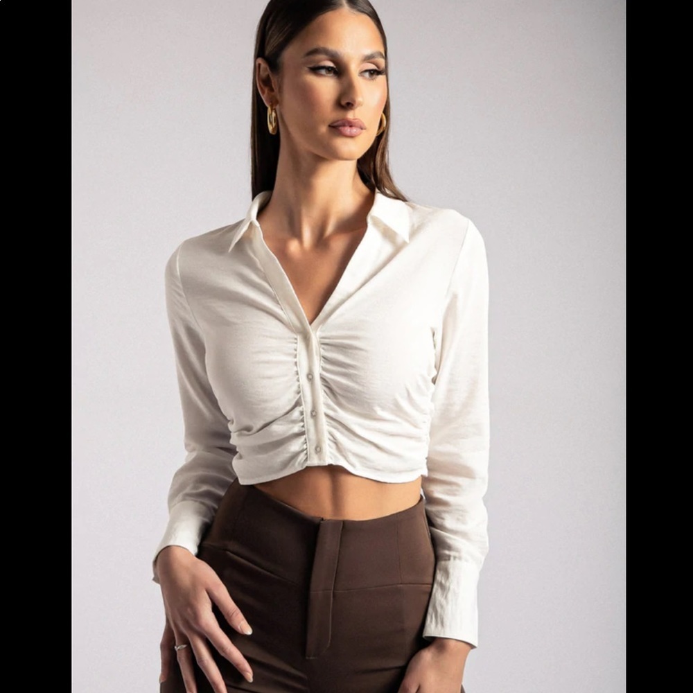 MESHKI AADYA Long Sleeve Collar V Neck Crop Top